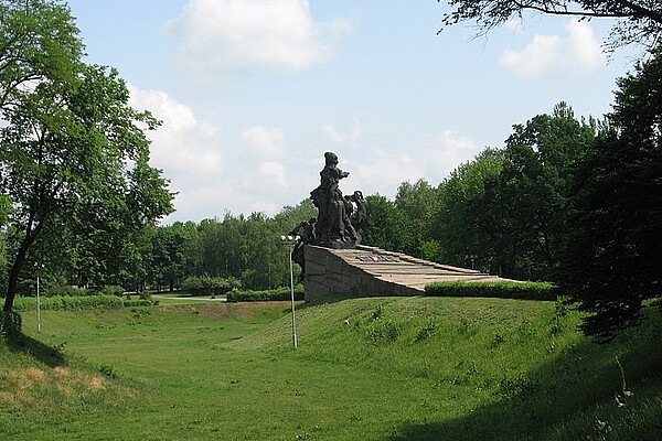 Author: Viktor Polyanko; URL: https://upload.wikimedia.org/wikipedia/commons/f/fb/Kyiv_-_Babyn_Yar_Memorial.jpg